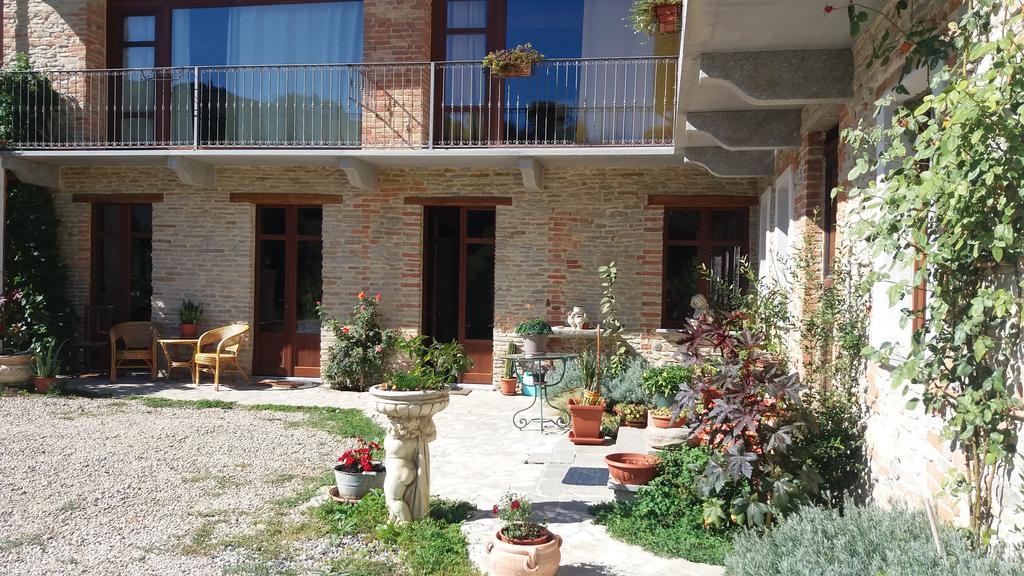 Agriturismo Ercolana Neviglie Bagian luar foto